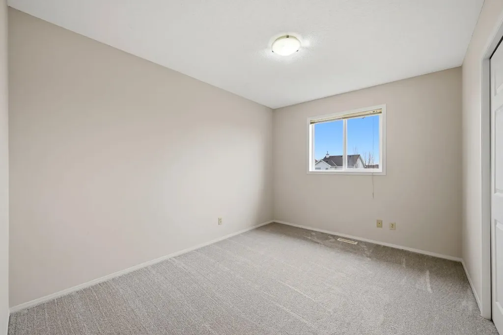 646 Everridge Drive SW Calgary AB T2Y4w5