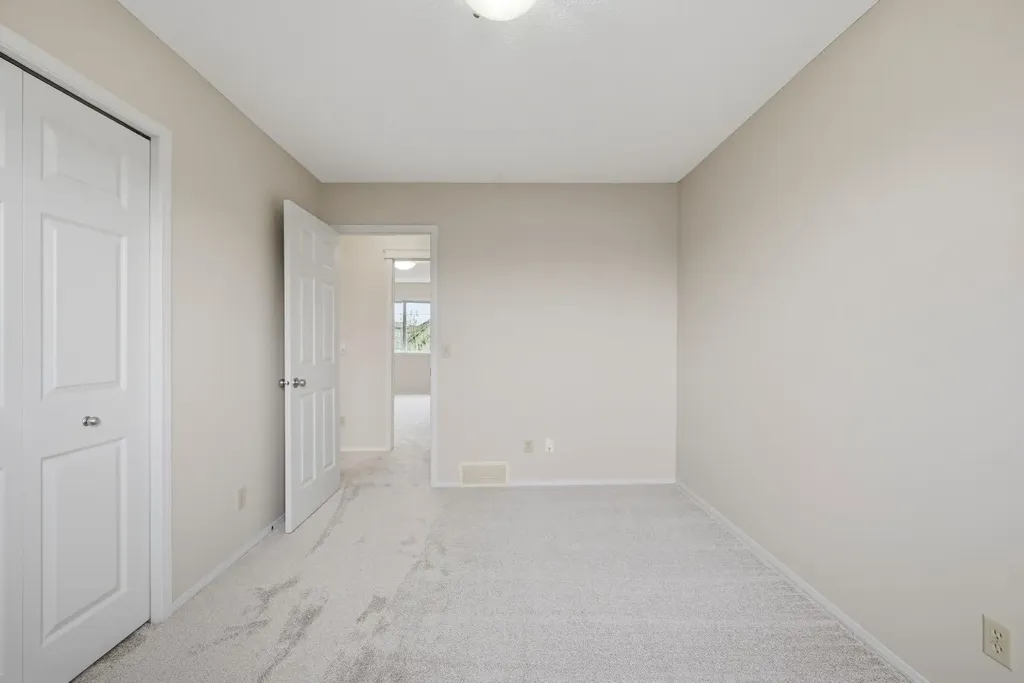 646 Everridge Drive SW Calgary AB T2Y4w5