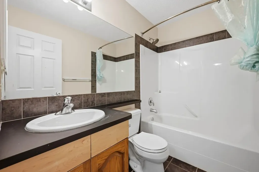 646 Everridge Drive SW Calgary AB T2Y4w5
