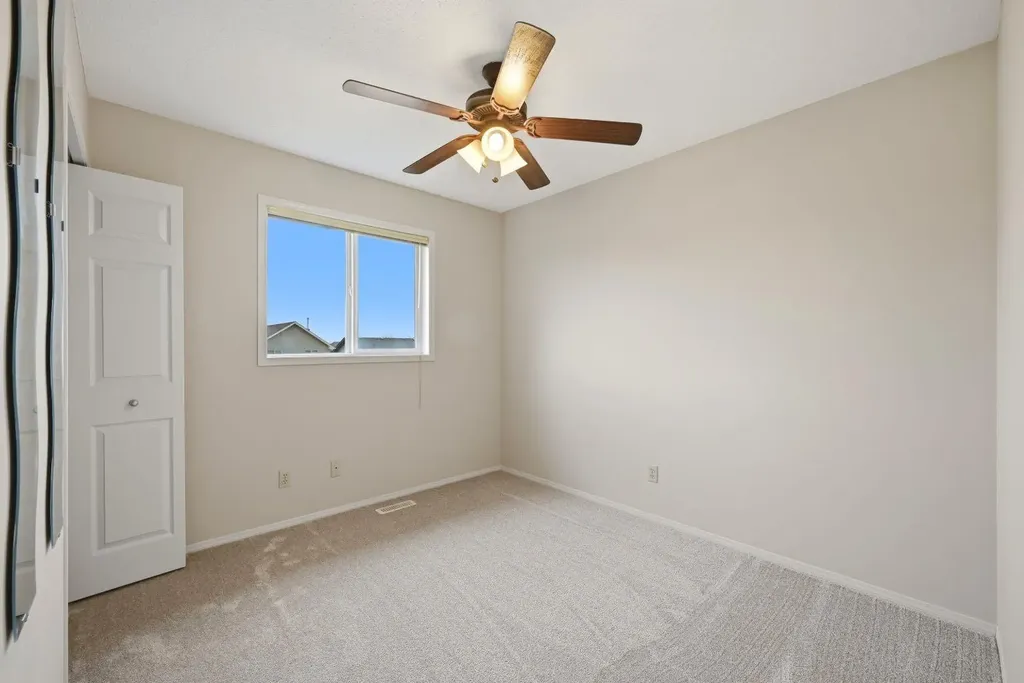 646 Everridge Drive SW Calgary AB T2Y4w5