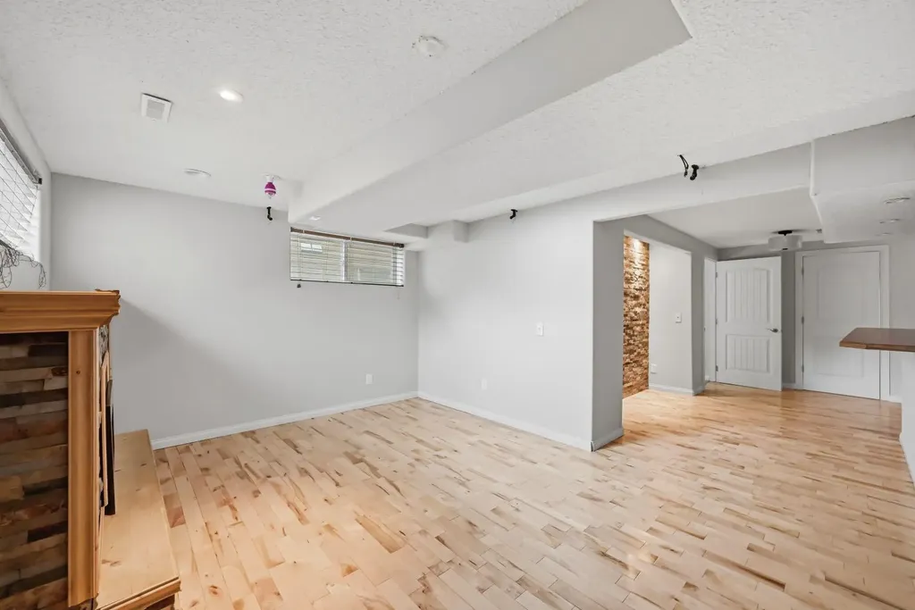 646 Everridge Drive SW Calgary AB T2Y4w5