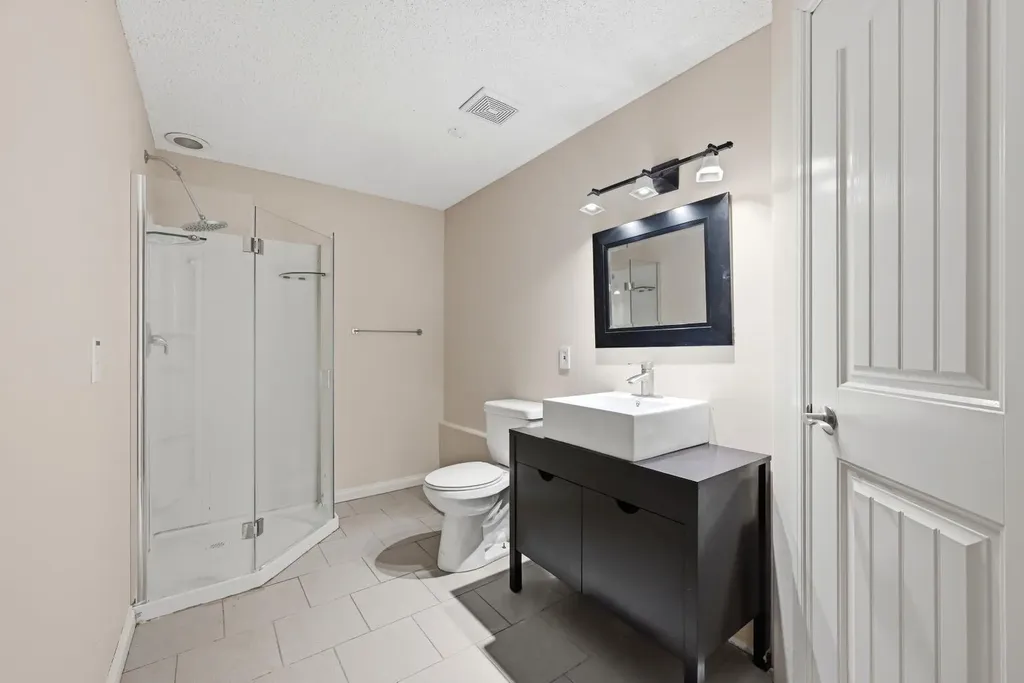 646 Everridge Drive SW Calgary AB T2Y4w5