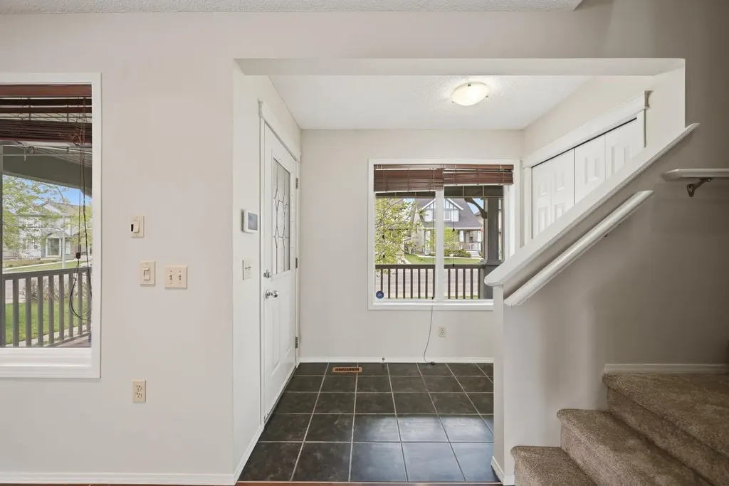 646 Everridge Drive SW Calgary AB T2Y4w5
