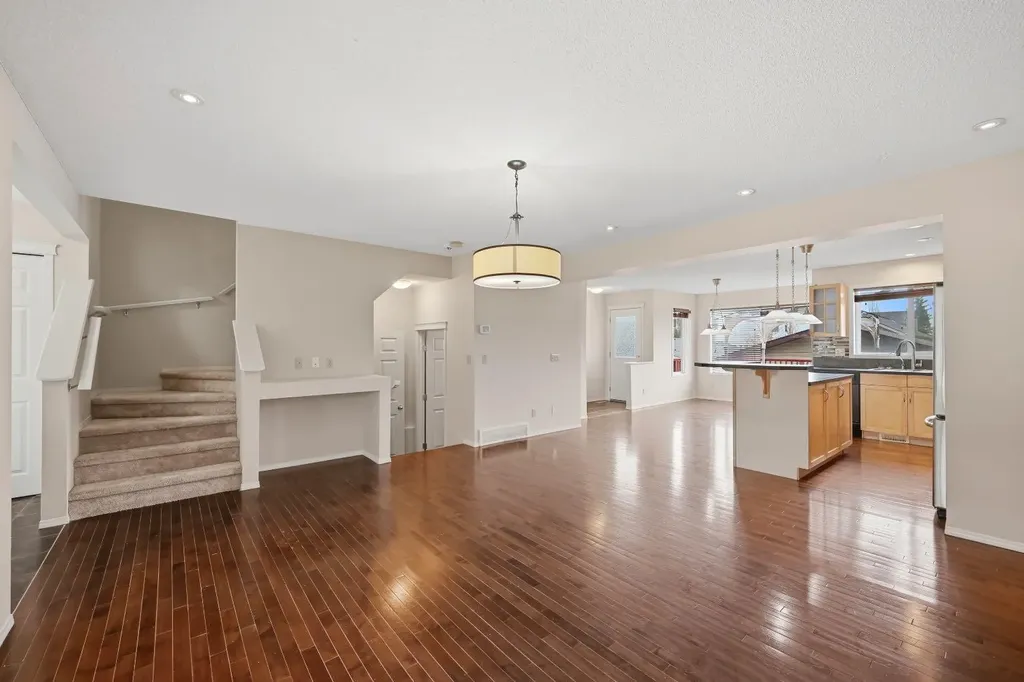 646 Everridge Drive SW Calgary AB T2Y4w5