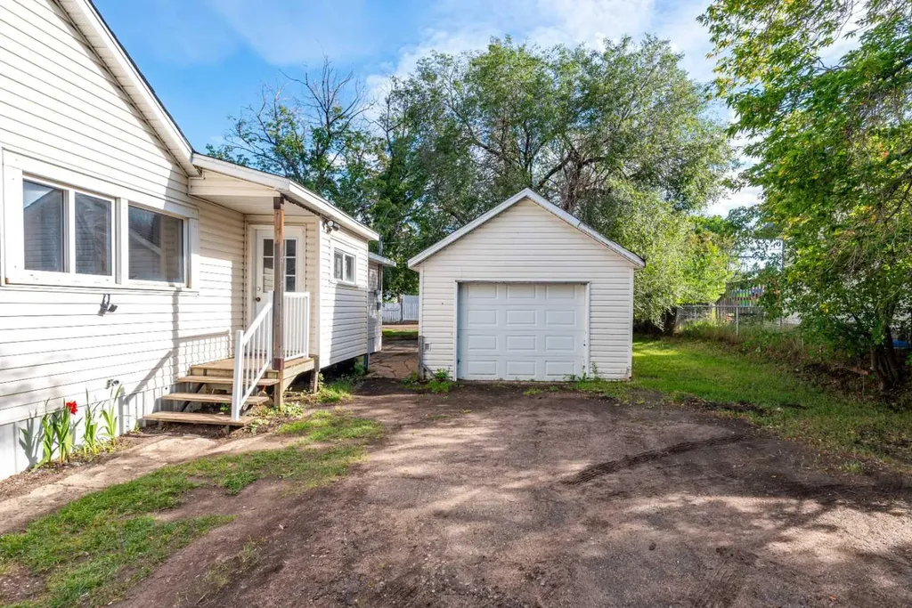 4709 50 Street Lloydminster SK S9V 0M6