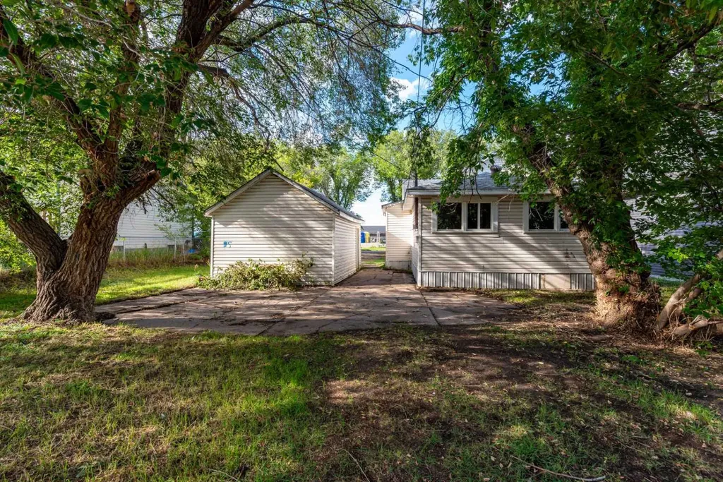 4709 50 Street Lloydminster SK S9V 0M6