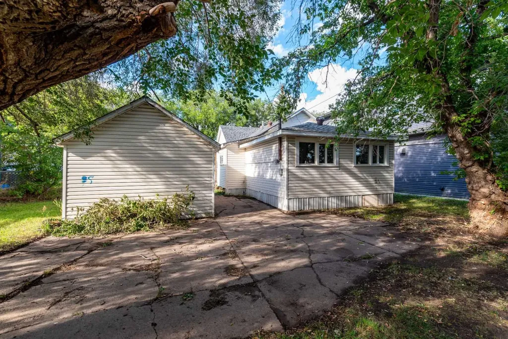 4709 50 Street Lloydminster SK S9V 0M6