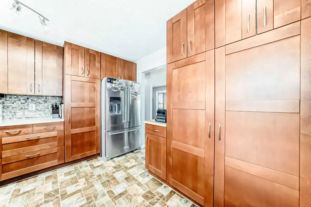 316 Glamorgan Place SW Calgary AB T3E 6M2