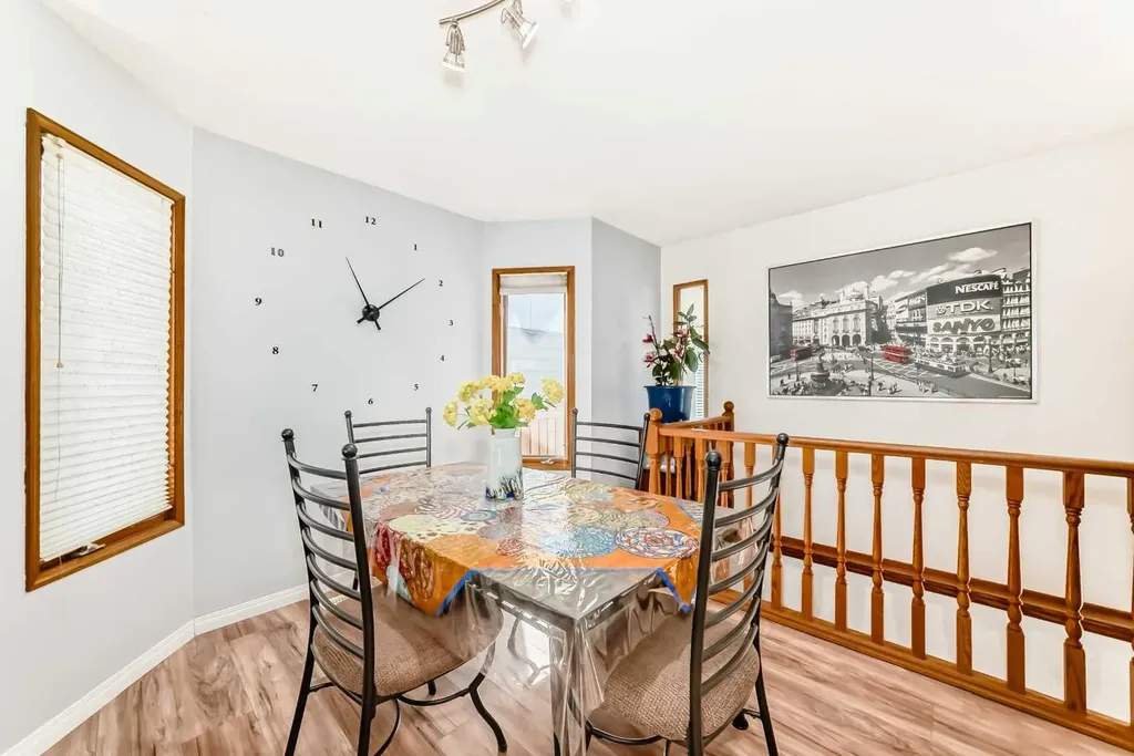 316 Glamorgan Place SW Calgary AB T3E 6M2