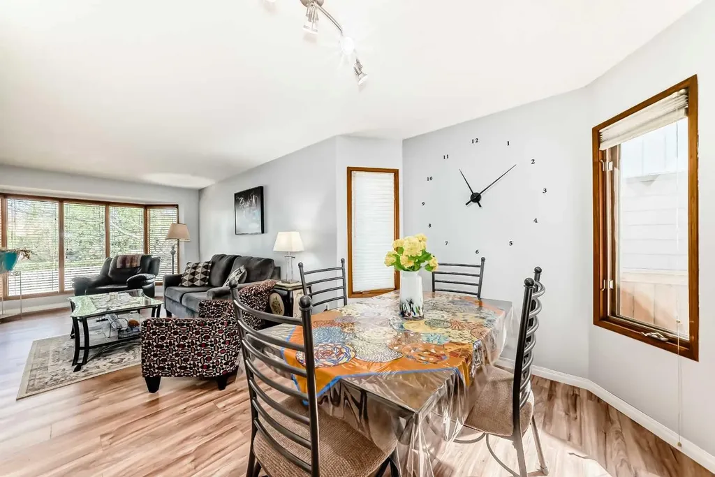 316 Glamorgan Place SW Calgary AB T3E 6M2