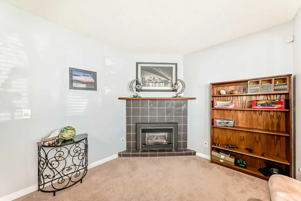 316 Glamorgan Place SW Calgary AB T3E 6M2