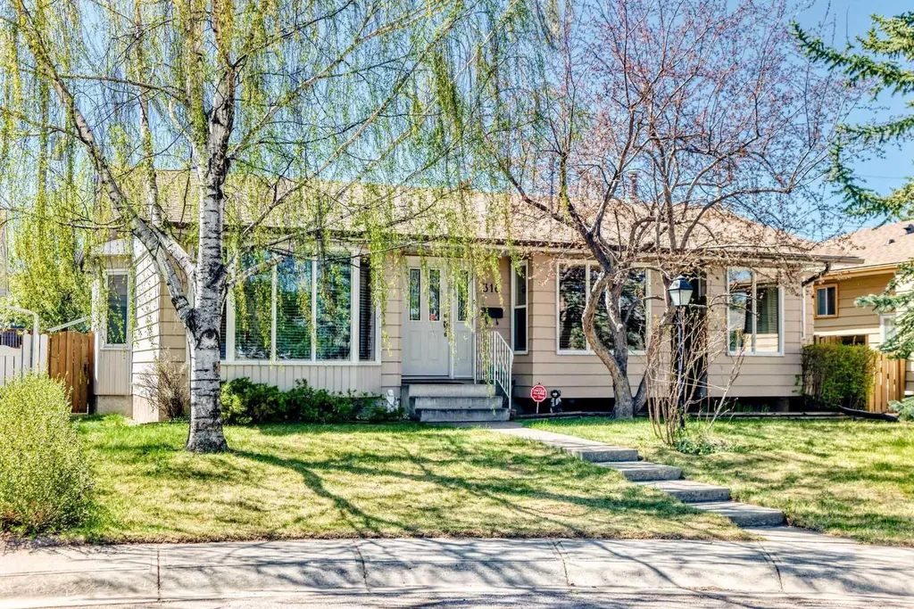 316 Glamorgan Place SW Calgary AB T3E 6M2