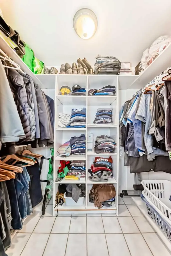 316 Glamorgan Place SW Calgary AB T3E 6M2