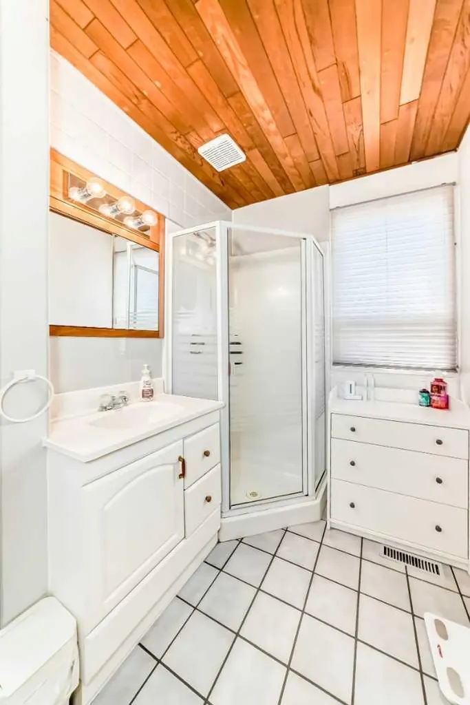 316 Glamorgan Place SW Calgary AB T3E 6M2