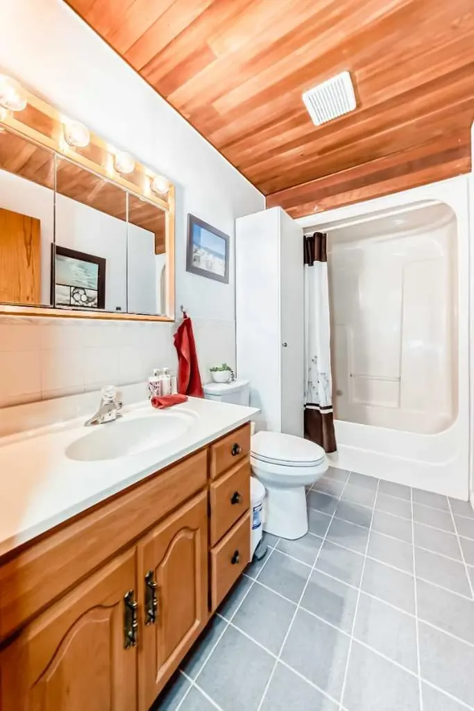 316 Glamorgan Place SW Calgary AB T3E 6M2