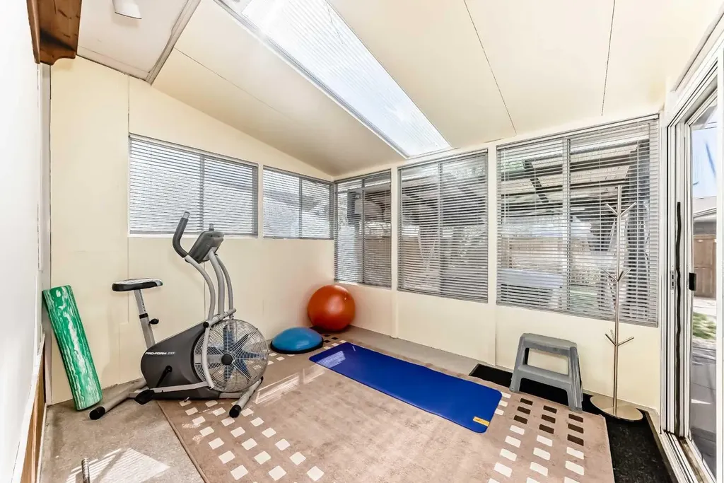 316 Glamorgan Place SW Calgary AB T3E 6M2