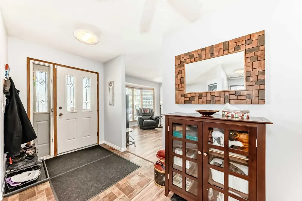 316 Glamorgan Place SW Calgary AB T3E 6M2