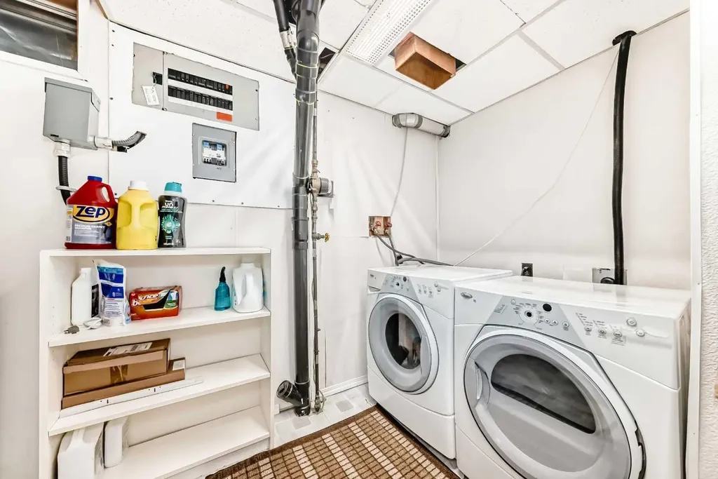 316 Glamorgan Place SW Calgary AB T3E 6M2