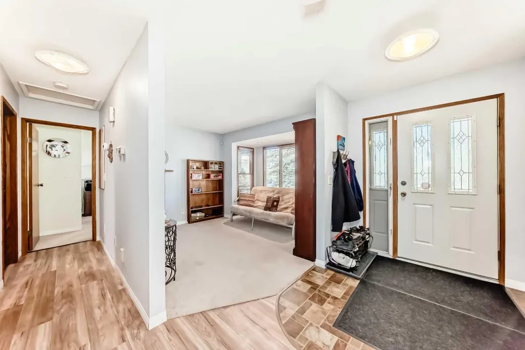 316 Glamorgan Place SW Calgary AB T3E 6M2