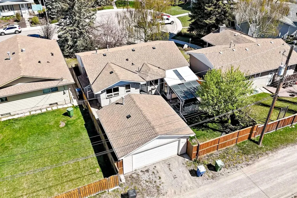 316 Glamorgan Place SW Calgary AB T3E 6M2