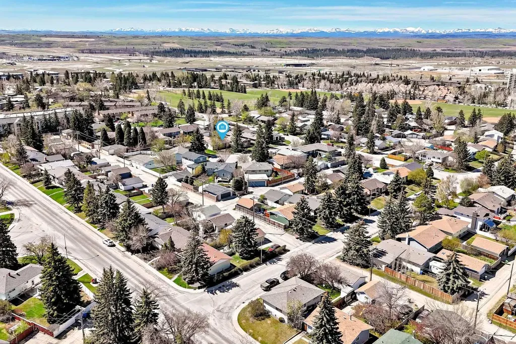 316 Glamorgan Place SW Calgary AB T3E 6M2
