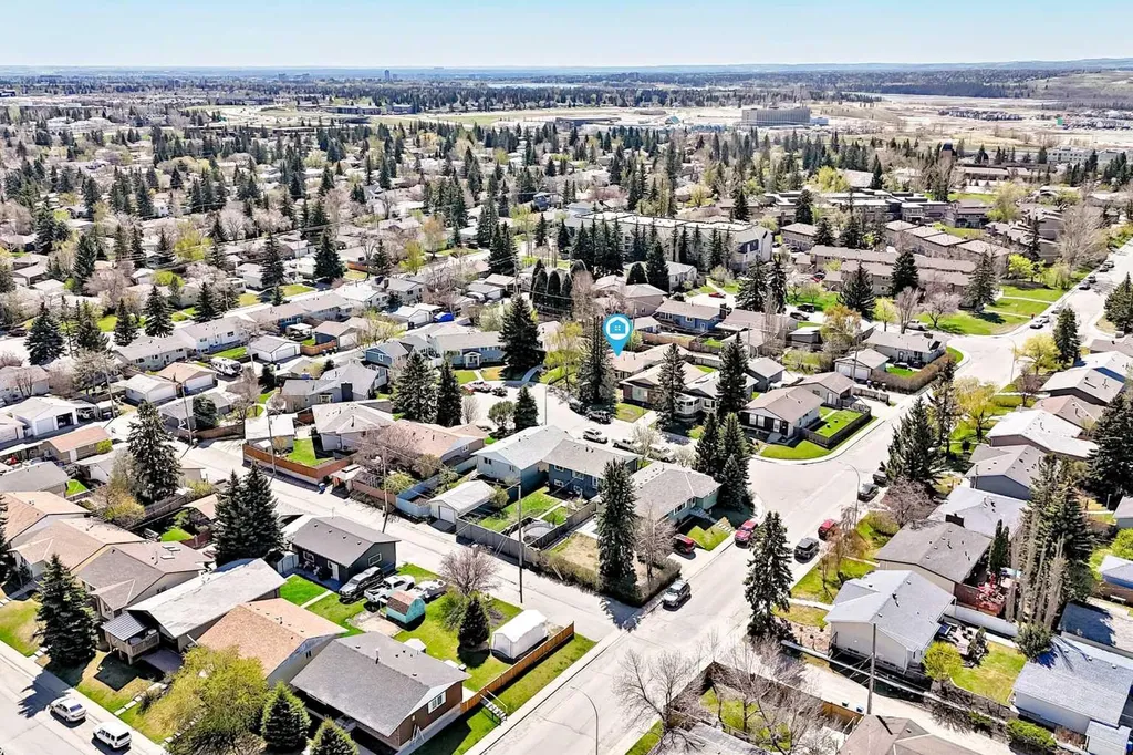 316 Glamorgan Place SW Calgary AB T3E 6M2