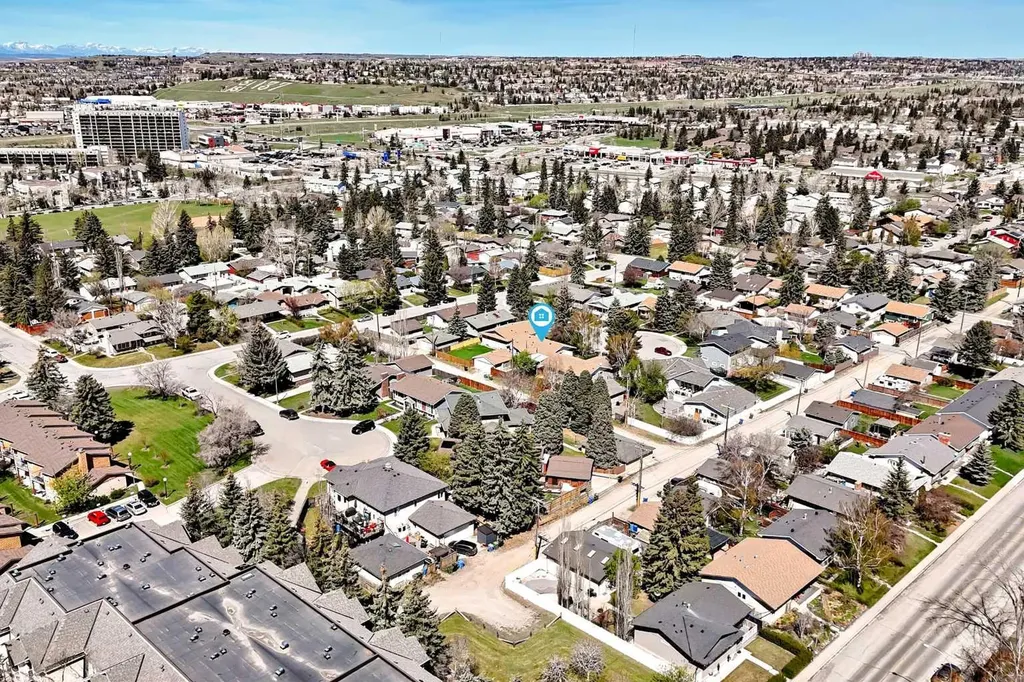 316 Glamorgan Place SW Calgary AB T3E 6M2