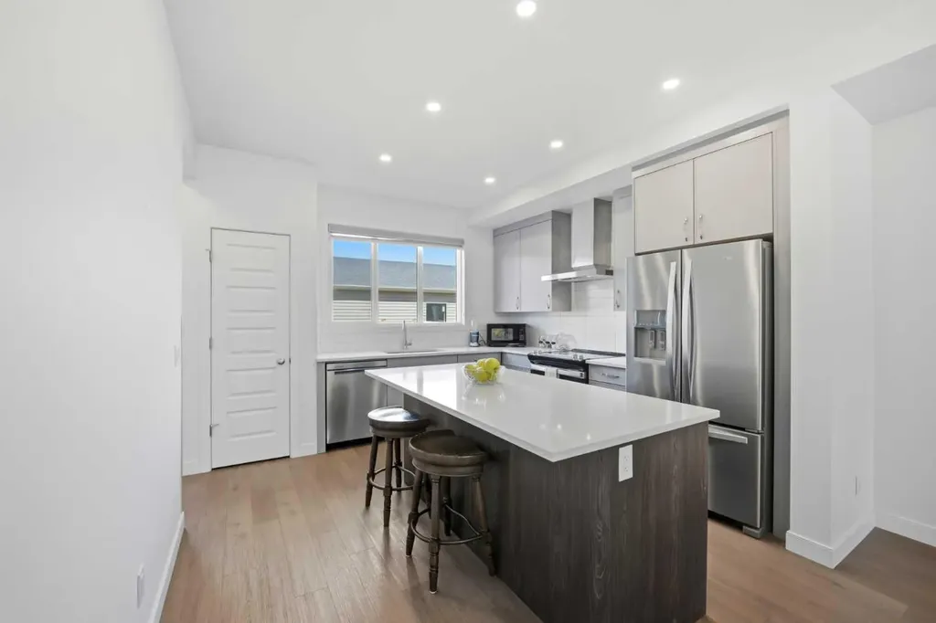 78 Belvedere Avenue SE Calgary AB T2A7G5