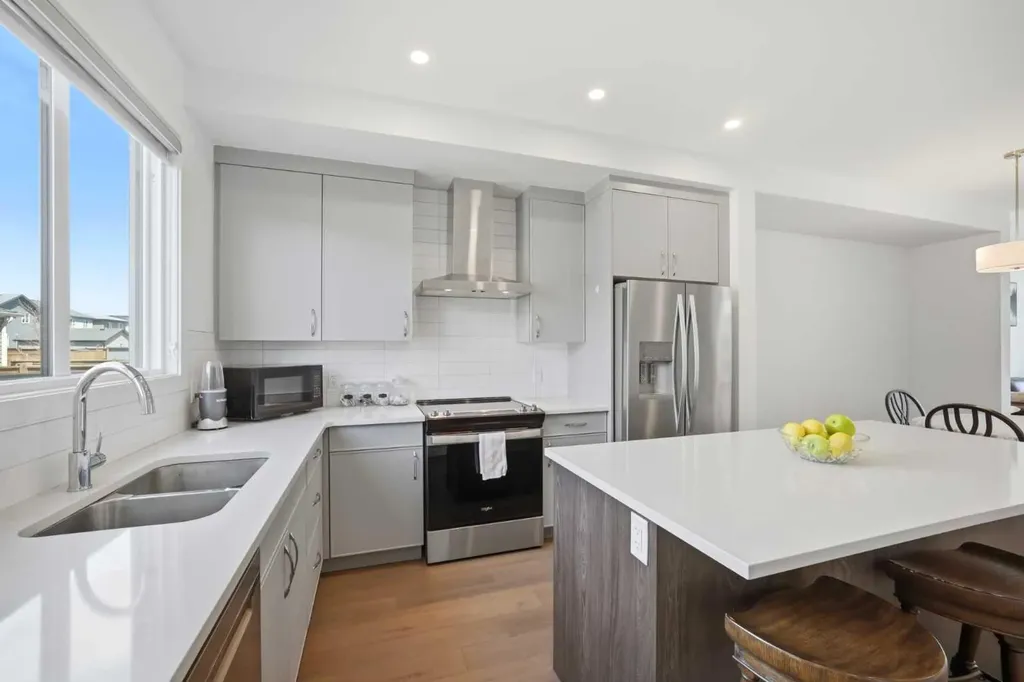 78 Belvedere Avenue SE Calgary AB T2A7G5