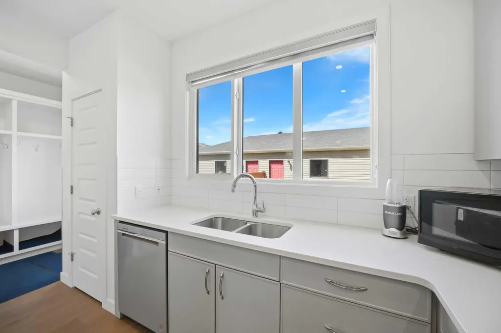 78 Belvedere Avenue SE Calgary AB T2A7G5