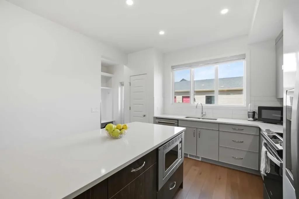 78 Belvedere Avenue SE Calgary AB T2A7G5