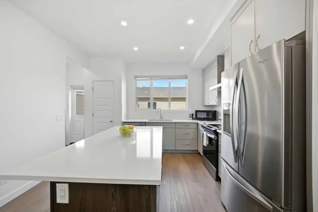 78 Belvedere Avenue SE Calgary AB T2A7G5
