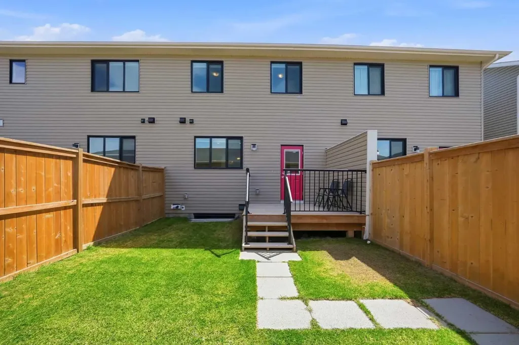 78 Belvedere Avenue SE Calgary AB T2A7G5