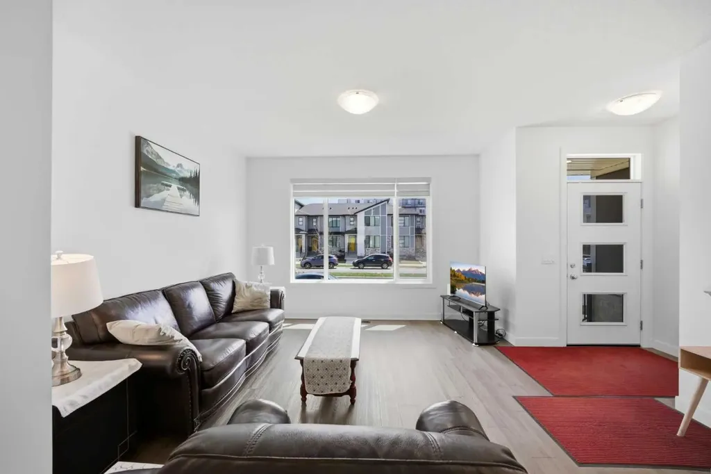 78 Belvedere Avenue SE Calgary AB T2A7G5