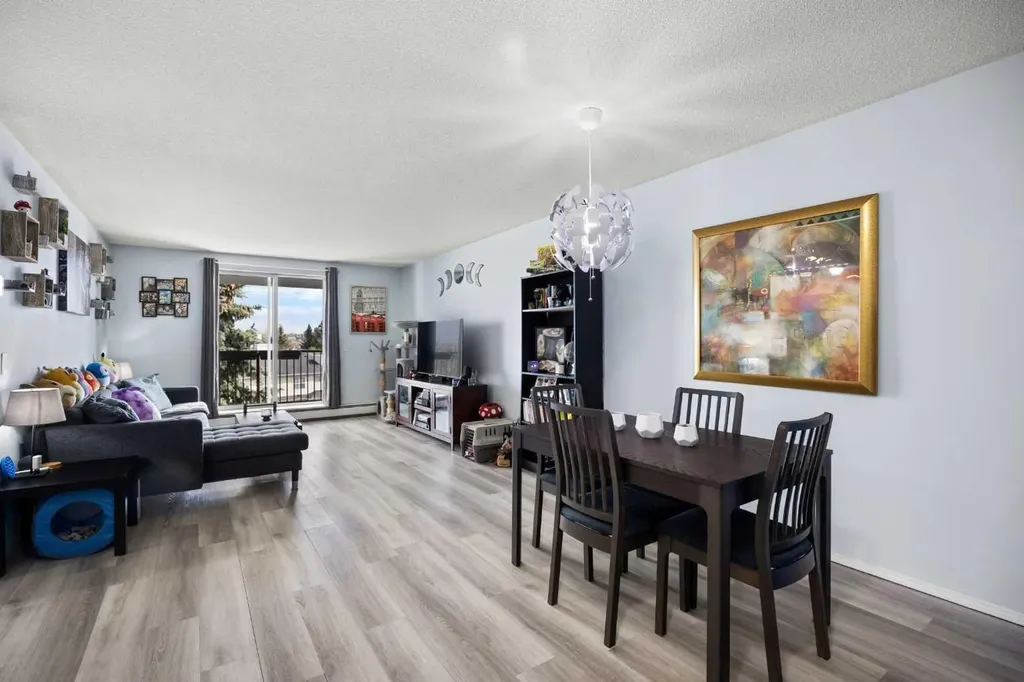 9 Country Village Bay NE Calgary AB T3K 5J8