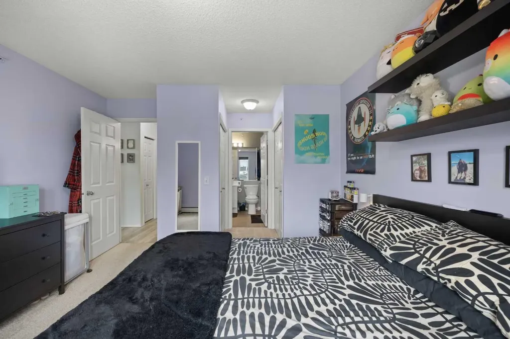 9 Country Village Bay NE Calgary AB T3K 5J8