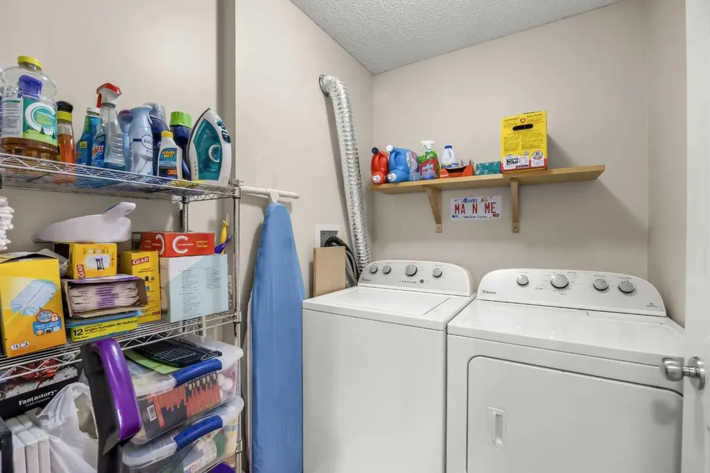 9 Country Village Bay NE Calgary AB T3K 5J8