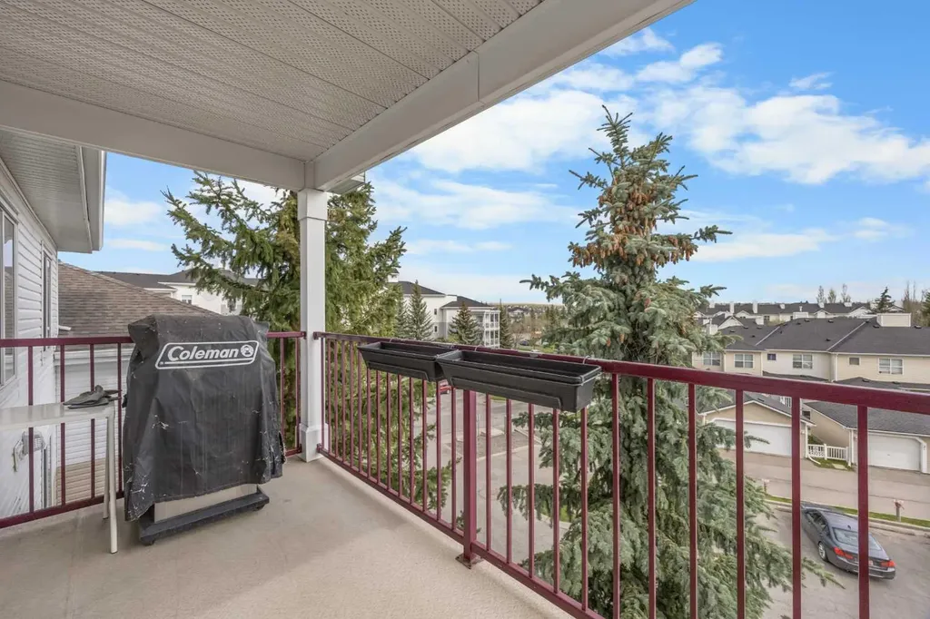 9 Country Village Bay NE Calgary AB T3K 5J8