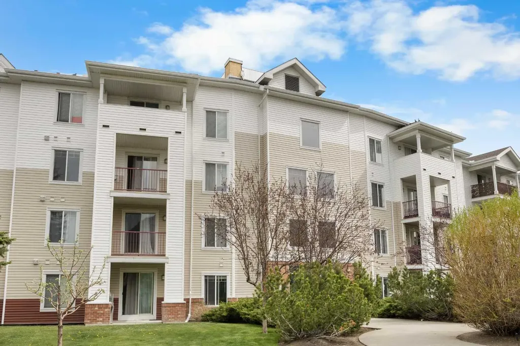 9 Country Village Bay NE Calgary AB T3K 5J8