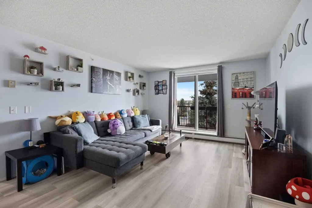 9 Country Village Bay NE Calgary AB T3K 5J8