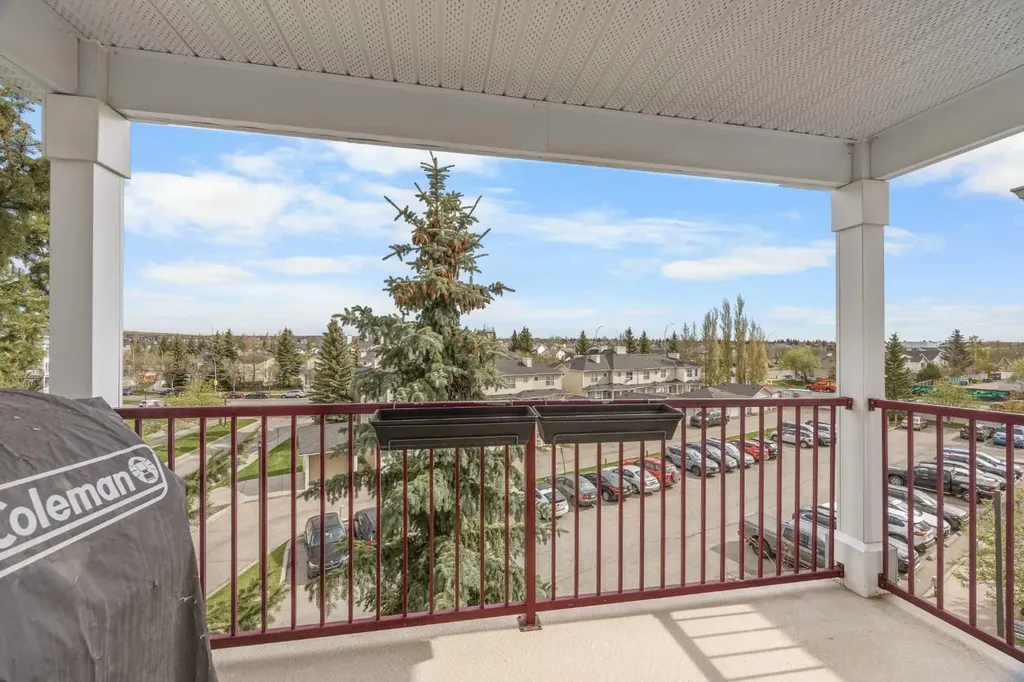 9 Country Village Bay NE Calgary AB T3K 5J8