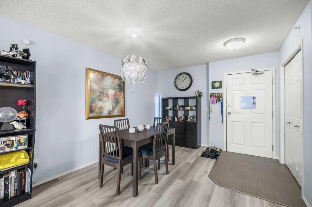 9 Country Village Bay NE Calgary AB T3K 5J8