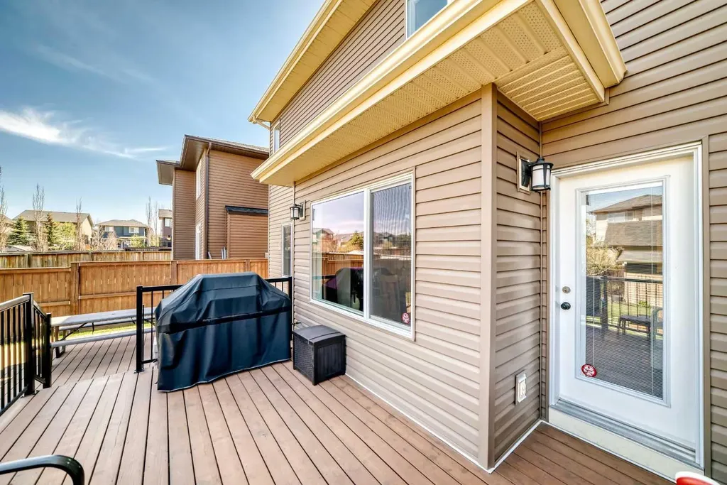 1449 Ravenscroft Avenue SE Airdrie AB T4A 0L7
