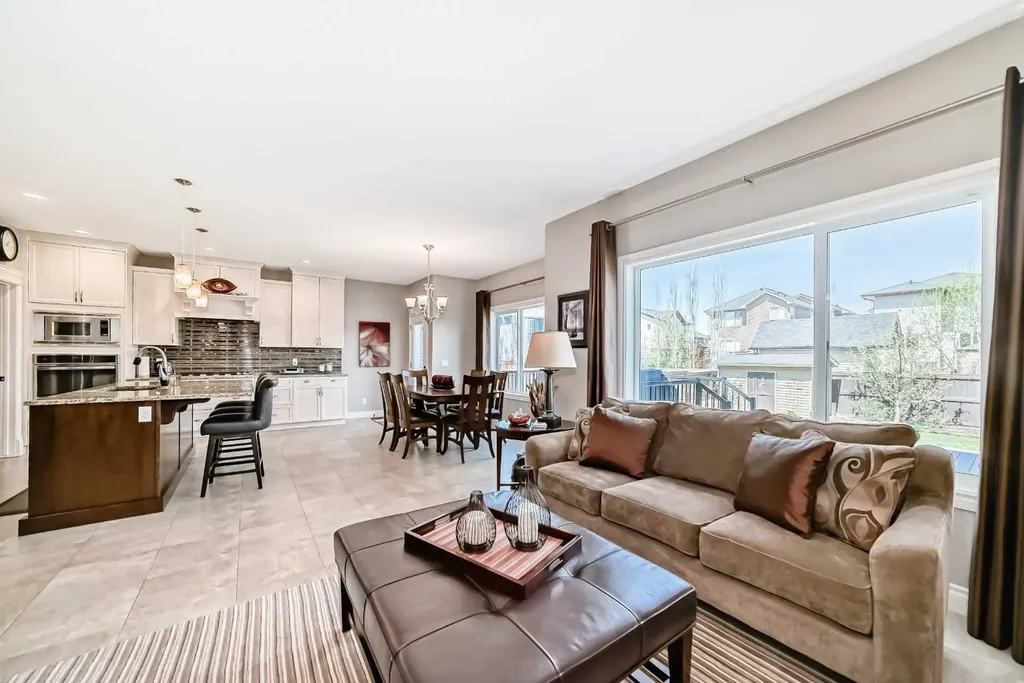 1449 Ravenscroft Avenue SE Airdrie AB T4A 0L7