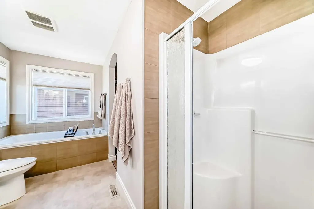 1449 Ravenscroft Avenue SE Airdrie AB T4A 0L7