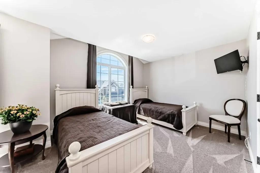 1449 Ravenscroft Avenue SE Airdrie AB T4A 0L7