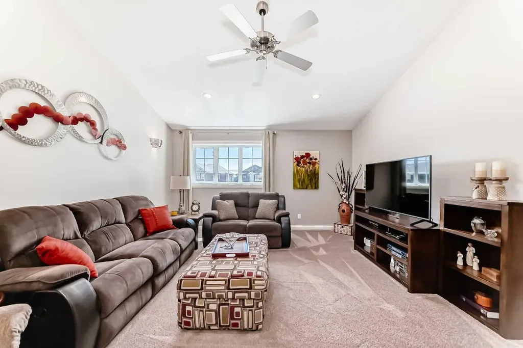 1449 Ravenscroft Avenue SE Airdrie AB T4A 0L7