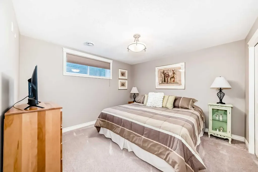 1449 Ravenscroft Avenue SE Airdrie AB T4A 0L7