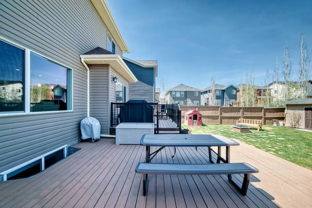 1449 Ravenscroft Avenue SE Airdrie AB T4A 0L7
