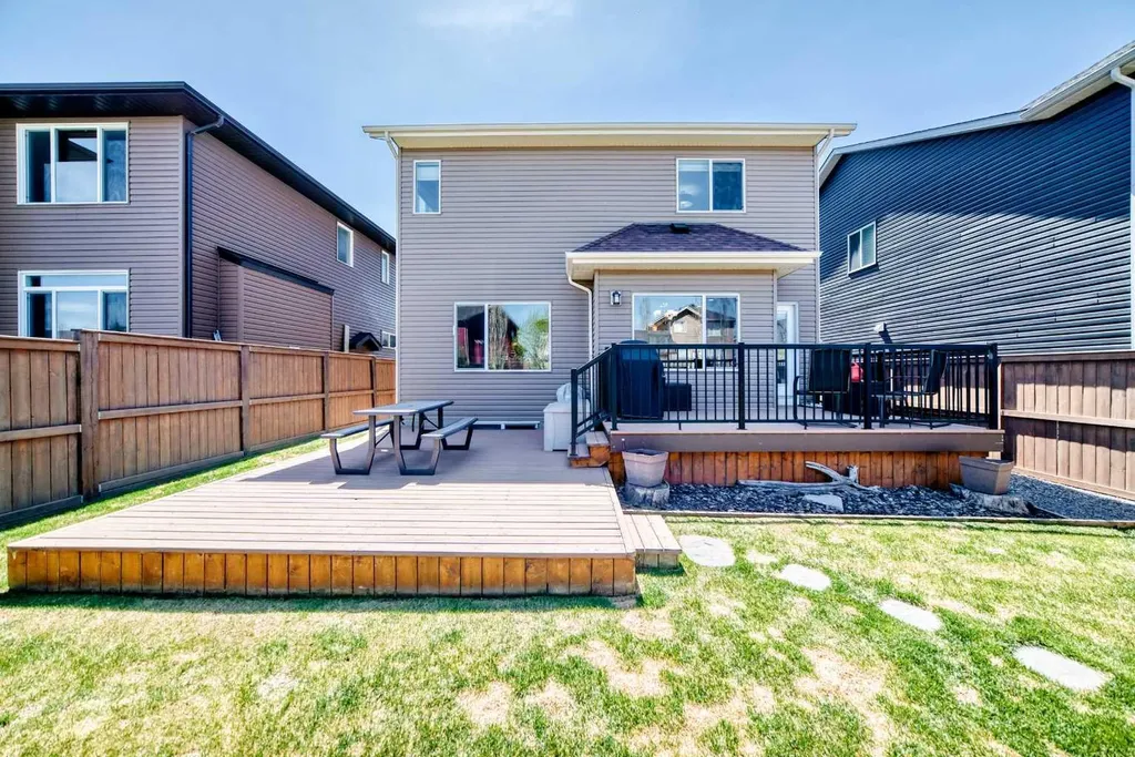 1449 Ravenscroft Avenue SE Airdrie AB T4A 0L7